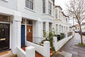 Room, 1 Bedroom | Exterior - Room-double Bedroom With own Bathroom in (London)