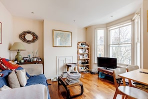 Room, 1 Bedroom | Living room - Room-double Bedroom With own Bathroom in (London)