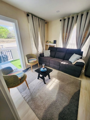 Ferienhaus, 1 Schlafzimmer, Terrasse, Gartenblick | Wohnzimmer