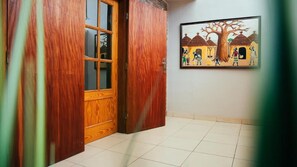 Interior entrance - Garden Appartment  (Abidjan)