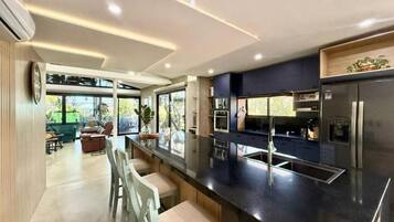 House, 5 Bedrooms, Accessible, Patio | Private kitchen