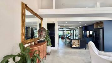 House, 5 Bedrooms, Accessible, Patio | Interior