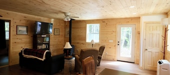 Quiet cozy 2-bedroom cabin completely private and peaceful.