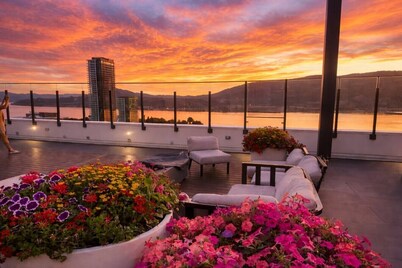 Luxury Downtown Kelowna 2BR | Rooftop & Parking