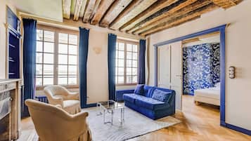 Apartment | Living area | Fireplace