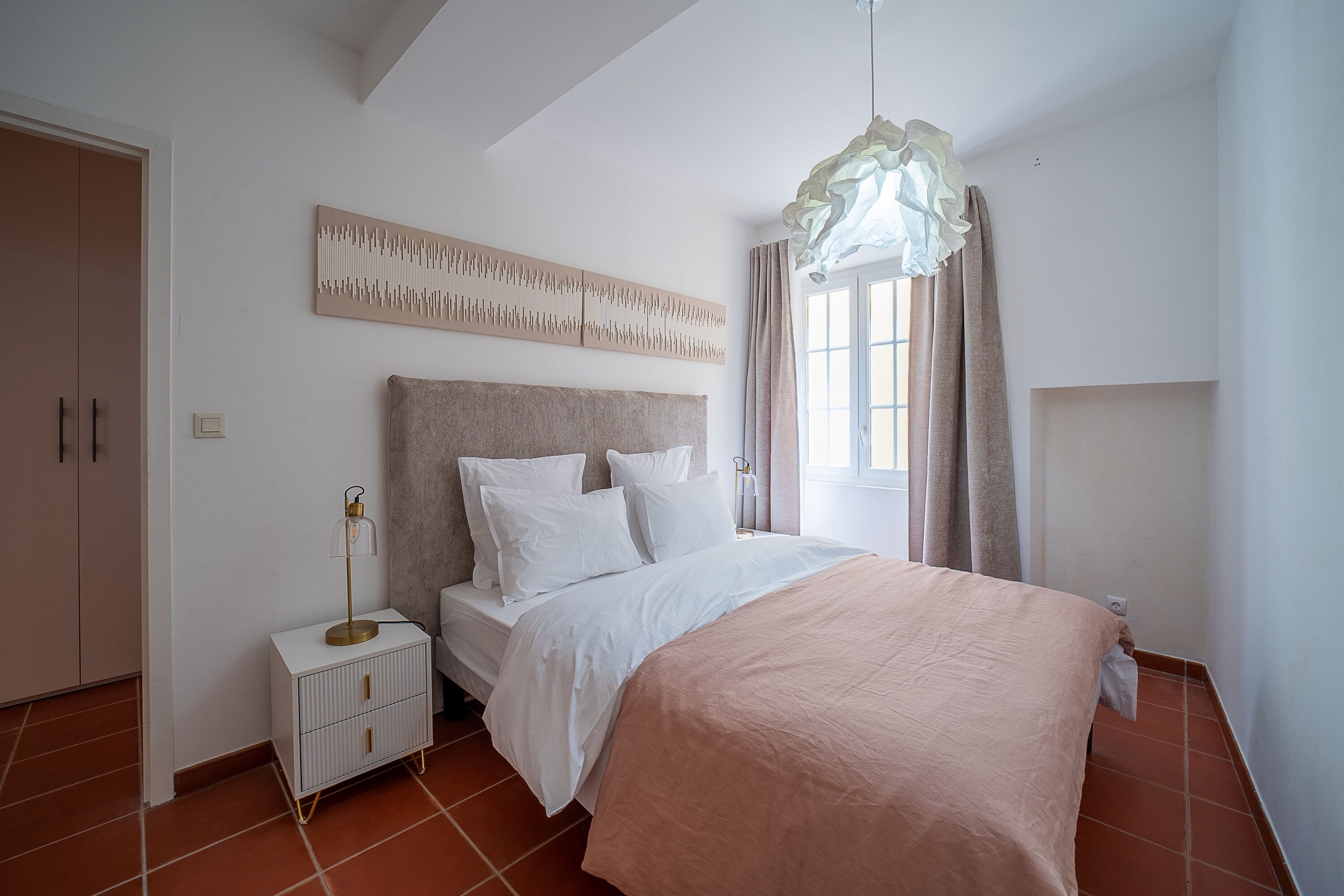 2 bedrooms, iron/ironing board, free WiFi