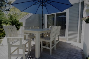 Outdoor dining - Carole's Place - Remodeled 2BR/2BA in Edgartown - Pool, Bikes, Near South Beach (Edgartown)