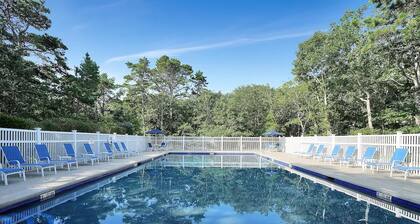 Carole's Place - Remodeled 2BR/2BA in Edgartown - Pool, Bikes, Near South Beach