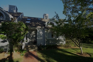 Exterior - Carole's Place - Remodeled 2BR/2BA in Edgartown - Pool, Bikes, Near South Beach (Edgartown)