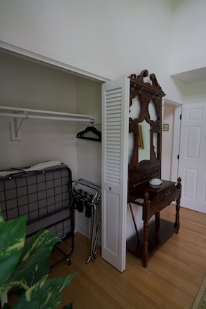 Interior - Carole's Place - Remodeled 2BR/2BA in Edgartown - Pool, Bikes, Near South Beach (Edgartown)