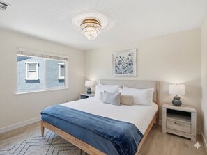 4 Schlafzimmer, Schreibtisch, Bügeleisen/Bügelbrett, Reisekinderbett
