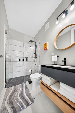 Shower, towels, soap, toilet paper - Ocean view and Ocean front 3BR condo in serene Aguada with AC for relaxing stays (Aguada)