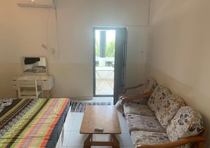 1 bedroom, desk, iron/ironing board, free WiFi - Full room with a balcony overlooking the sea (Djibouti)