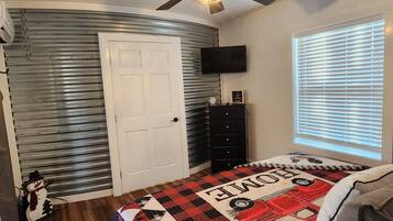 1 bedroom, iron/ironing board, travel cot, free WiFi