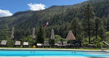Durango Mountain View Loft - Pool & Hot Tub