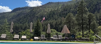 Durango Mountain View Loft - Pool & Hot Tub