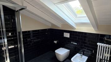 Comfort Double Room, 1 Queen Bed, Private Bathroom | Bathroom
