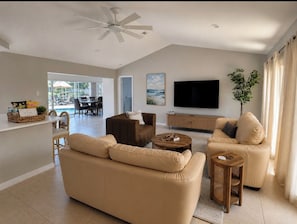 Smart TV - Gulf Access Pool Home, Sleeps 9, Minutes to Open Water (Cape Coral)