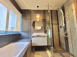 Bathroom - RIVERRUN RESIDENCE (Lagos)