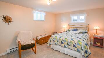2 bedrooms, iron/ironing board, WiFi