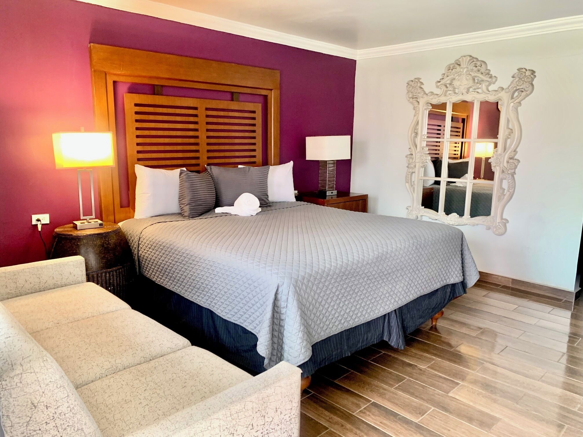 Room, 1 King Bed, Courtyard View | Iron/ironing board, WiFi (free)