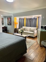 Quarto luxo, vista para o pátio | Área de estar