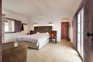 4 habitaciones, tabla de planchar con plancha, cuna de viaje y wifi 