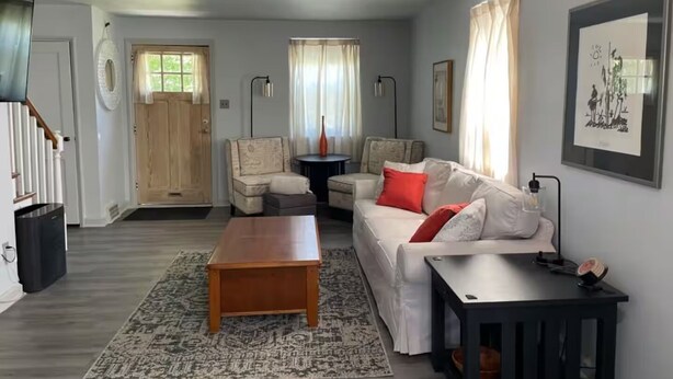 A living room with a sofa, armchairs, a coffee table, and a rug. - Sunny townhome:walk to UD & stadium (Newark)