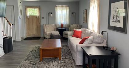 Sunny townhome:walk to UD & stadium
