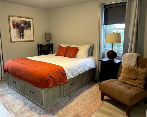 Sunny townhome:walk to UD & stadium