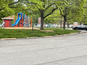 Children’s area - Sunny townhome:walk to UD & stadium (Newark)