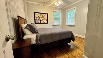 2 bedrooms, iron/ironing board, WiFi (free), bed sheets
