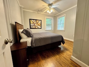 2 bedrooms, iron/ironing board, WiFi (free), bed sheets