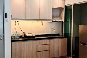 Private kitchen - 2-bedroom apartment in charming Kuala Lumpur with cool vibes (Kuala Lumpur)