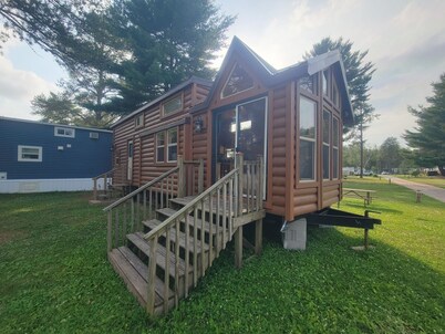 Rental Cabin #201 w/ Queen Bed
