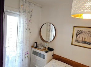 Iron/ironing board, internet, bed sheets - Double Room with Terrace and Sea View (Slano)