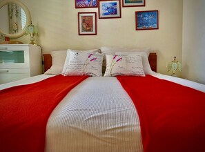 Iron/ironing board, Internet, bed sheets