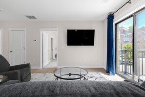 Smart TV - Luxury Modern Condo Near Notre Dame 2BD| 2BA (South Bend)