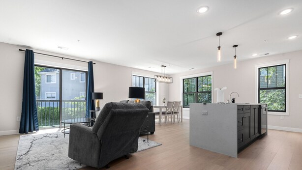 Living area - Luxury Modern Condo Near Notre Dame 2BD| 2BA (South Bend)