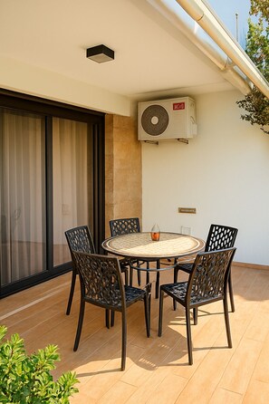 Outdoor dining - Vrbo Property (bouknadel sale)