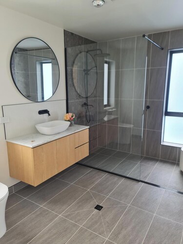 Luxury Accommodation in Tasmania's Highlands | Modern Retreat with Mountain View