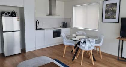 Luxury Accommodation in Tasmania's Highlands | Modern Retreat with Mountain View