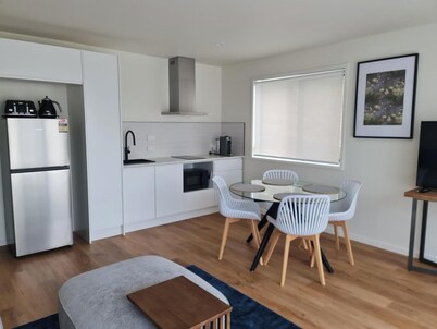 Luxury Accommodation in Tasmania's Highlands | Modern Retreat with Mountain View