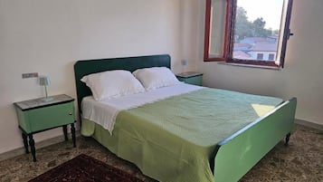In-room safe, free WiFi, bed sheets