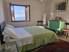 Coffres-forts dans les chambres, Wi-Fi gratuit, draps fournis