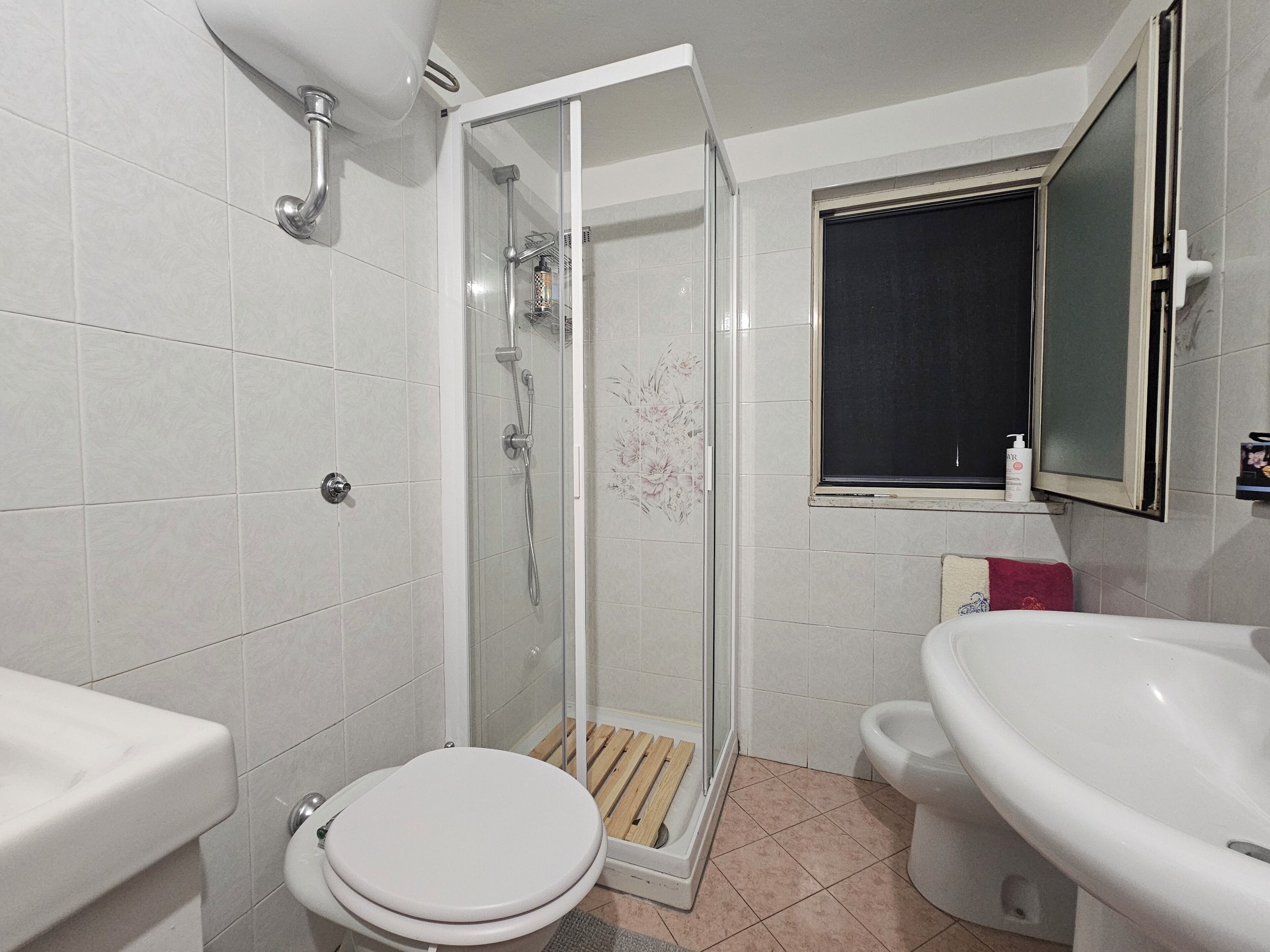 Doccia, asciugacapelli, bidet, asciugamani