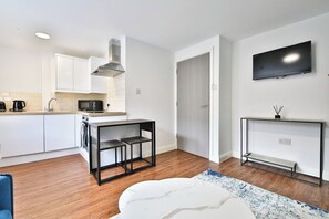 Fridge, microwave, oven, stovetop - Luxury City Centre Apartment | Walk to Stadium (Cardiff)