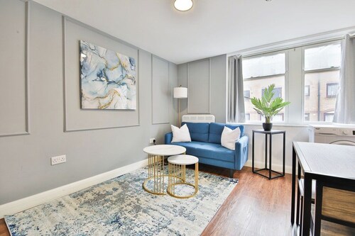 Luxury City Centre Apartment | Walk to Stadium