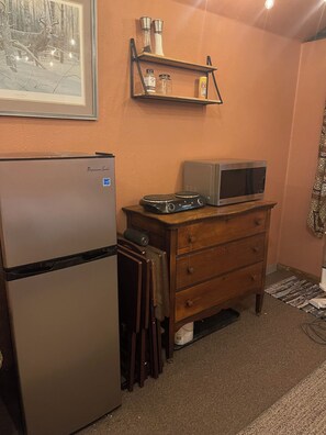 Interior - Enjoy nature in this 1-bedroom cabin with AC/Heat in rural Knoxville, Iowa. (Knoxville)