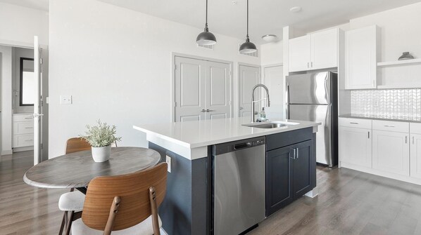 Fridge, dining tables - Landing | Stylish 1BD, Clubhouse, Gym (Austin)